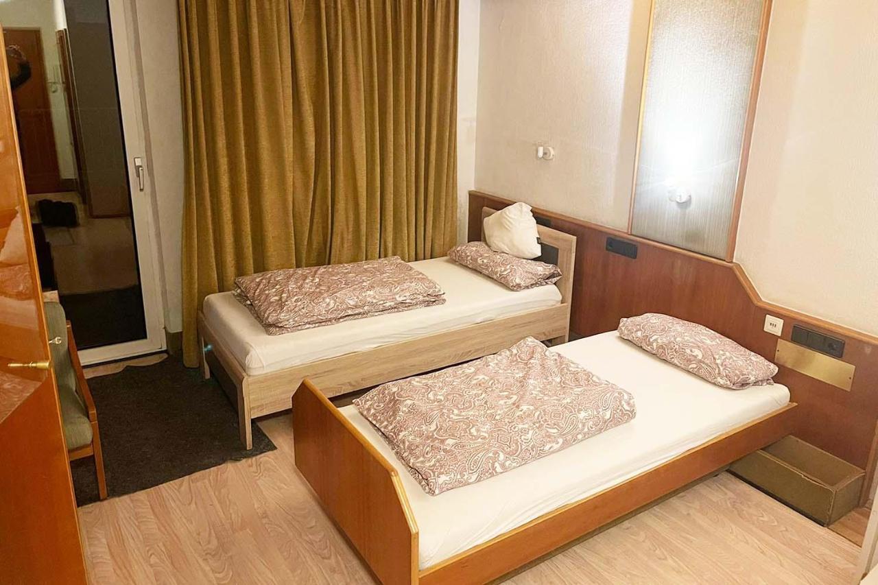 One Room Apartment In Бергиш Гладбах Екстериор снимка