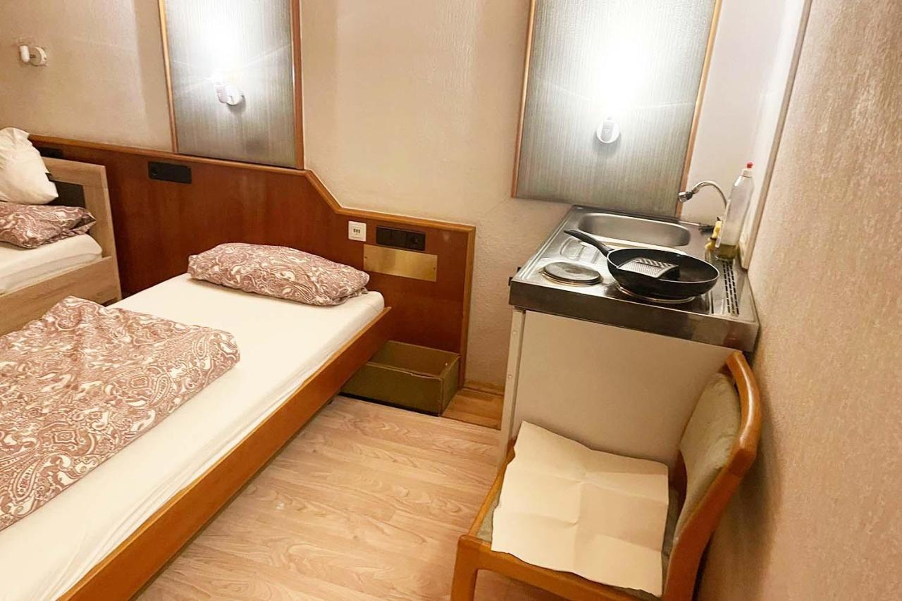 One Room Apartment In Бергиш Гладбах Екстериор снимка