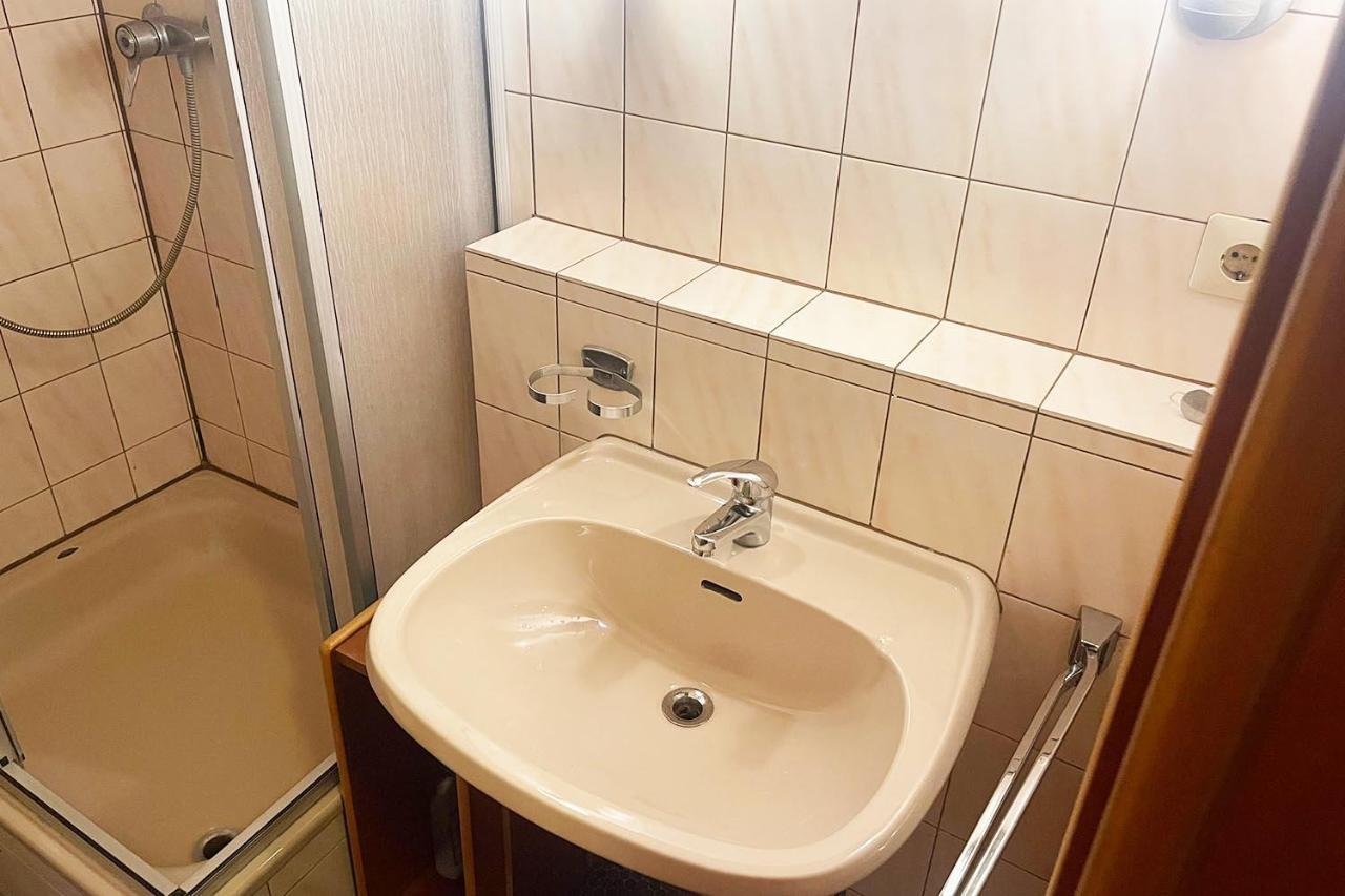 One Room Apartment In Бергиш Гладбах Екстериор снимка