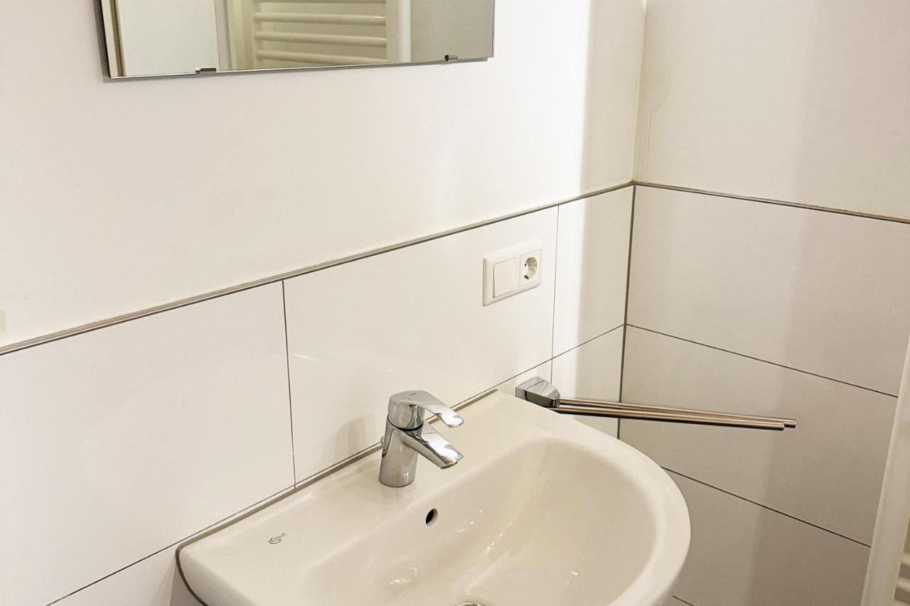 One Room Apartment In Бергиш Гладбах Екстериор снимка